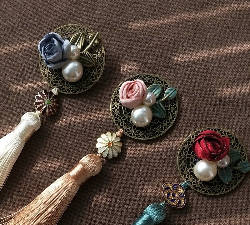 Vintage Style 3D Flowers Tassles Designed Brooch-Brooches & Lapel Pins-JEWELRYSHEOWN
